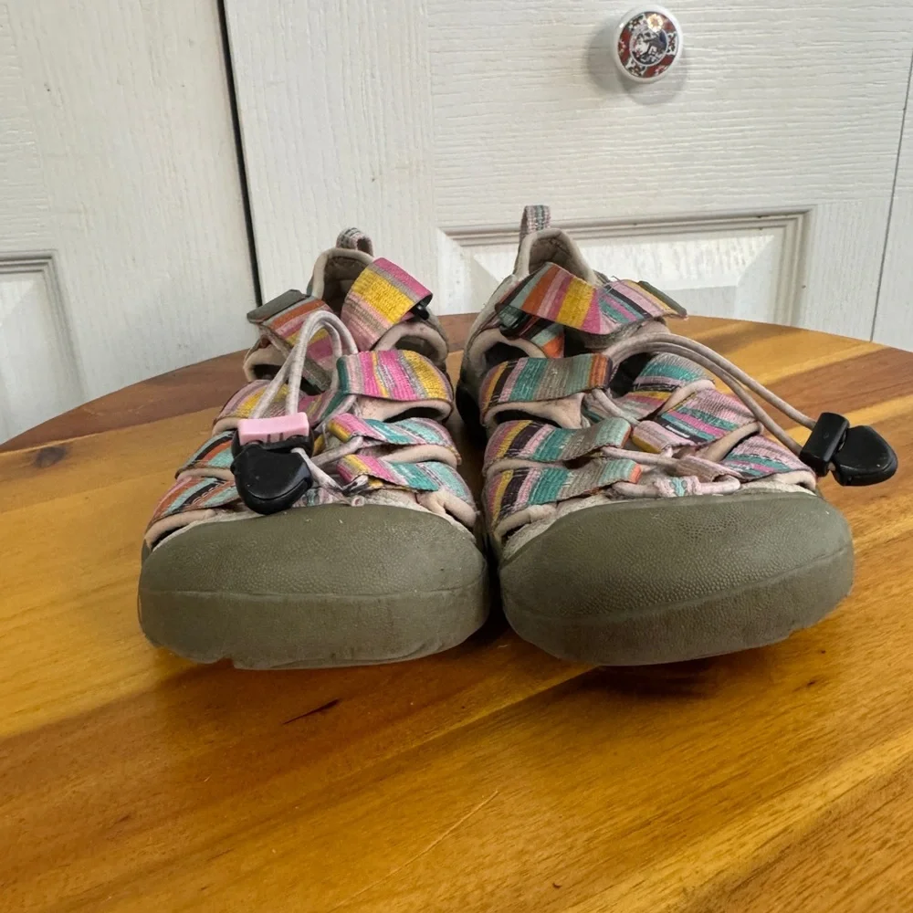 Keen‎ Newport H2 multicolored striped hiking sandals size 2